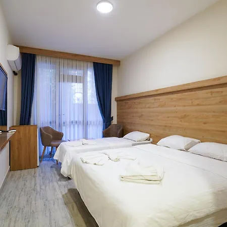 Askoroz מלון איזמיט